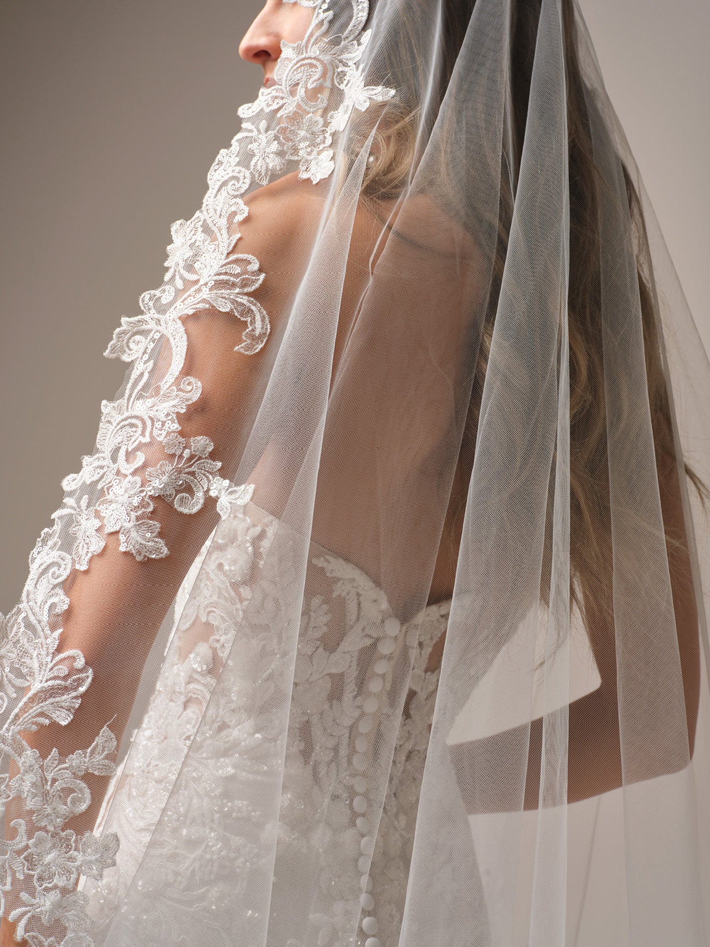 Halle Veil